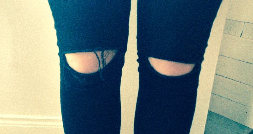 DIY ripped knee jeans (2)