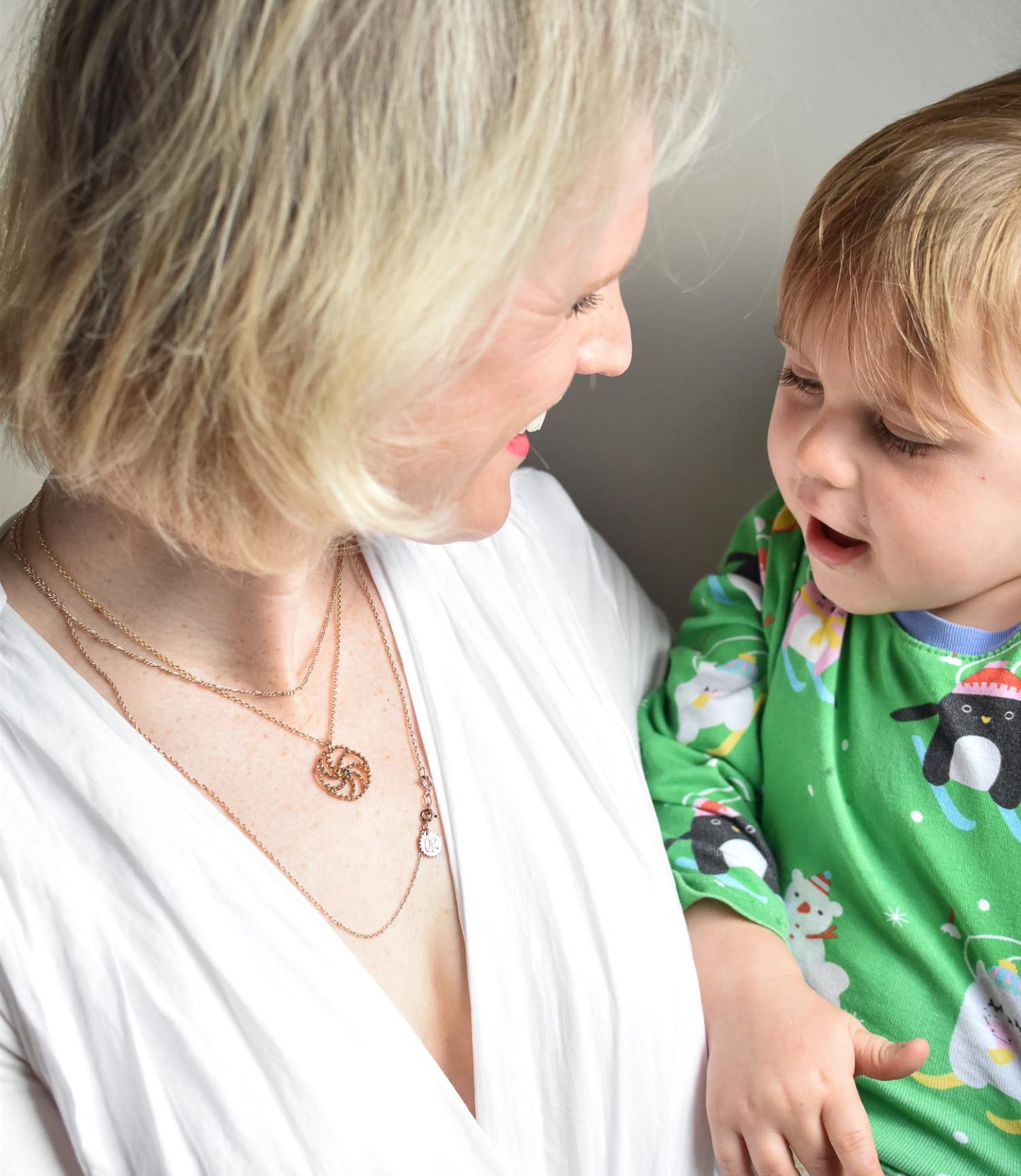 Karen Maurice of n4mummy wears ethical jewellery from aurum and Catch Rhys