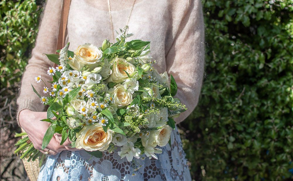 n4mummy holds a bouquet of mother's day flowers from Appleyard London, sustainable Mother's Day gifts