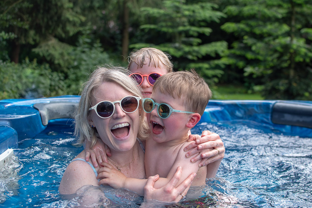 Karen of n4mummy and her children in the hot tub, glamping at Birdsong, Chigborough Farm and Fisheries