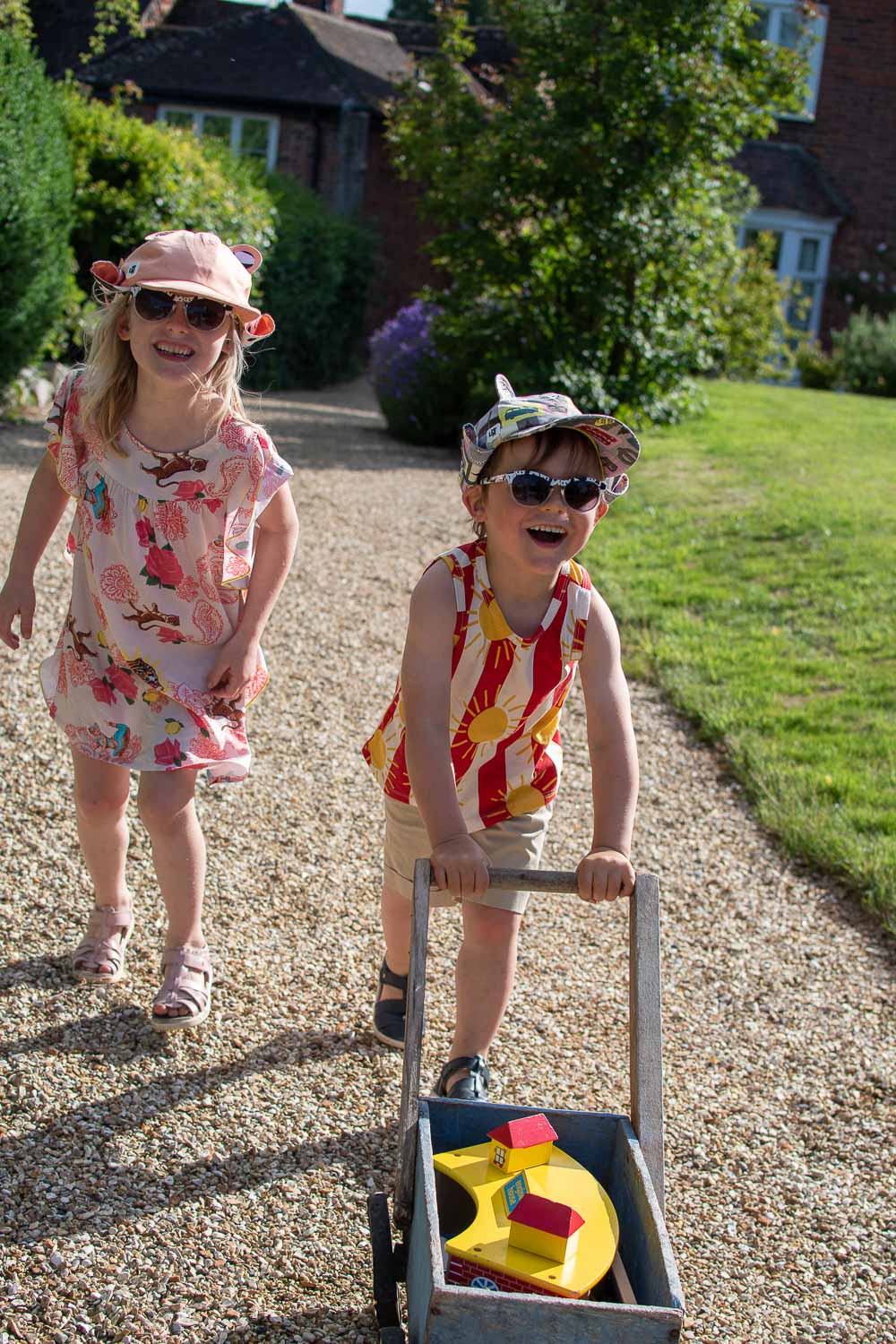 Daisy & Laurie playing and wearing second-hand children's clothing from Slof